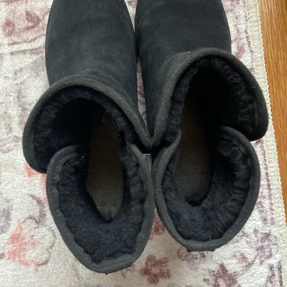 Black platform uggs - Picture 3 of 5